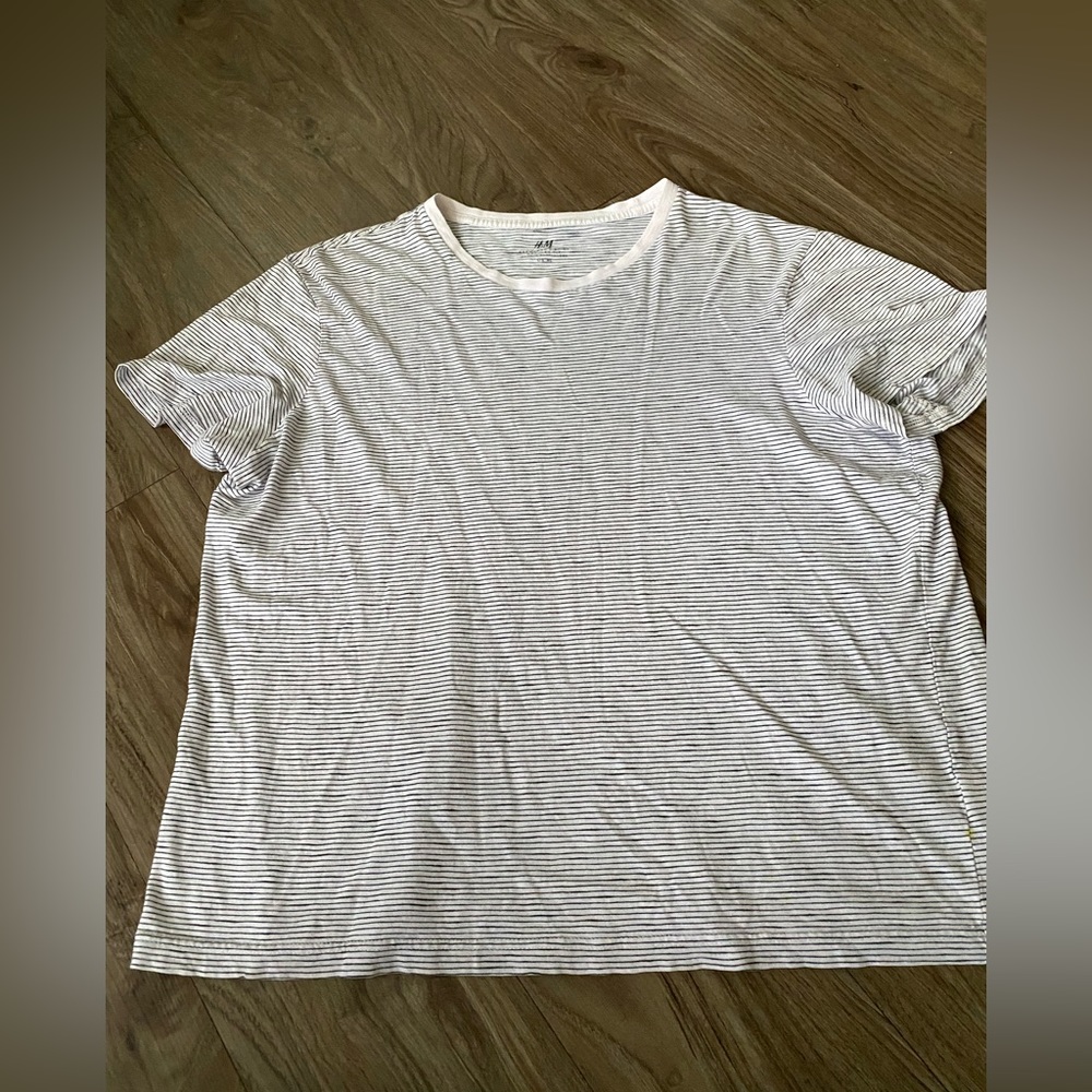 💸$7 bundled- 3 for$21 SALE💸 
H&M brand, Regular fit Horizontal Stripe T-shirt